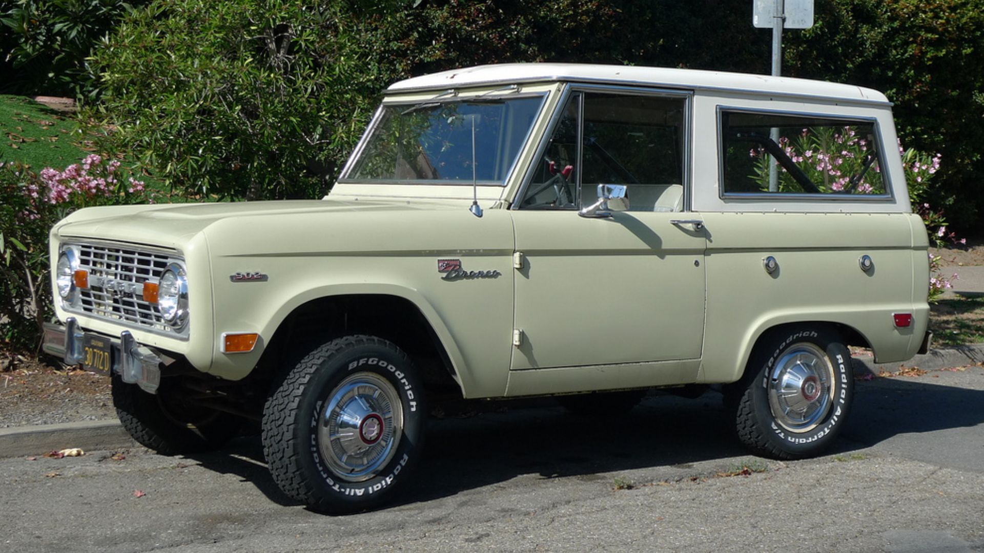 File:Ford Bronco.jpg