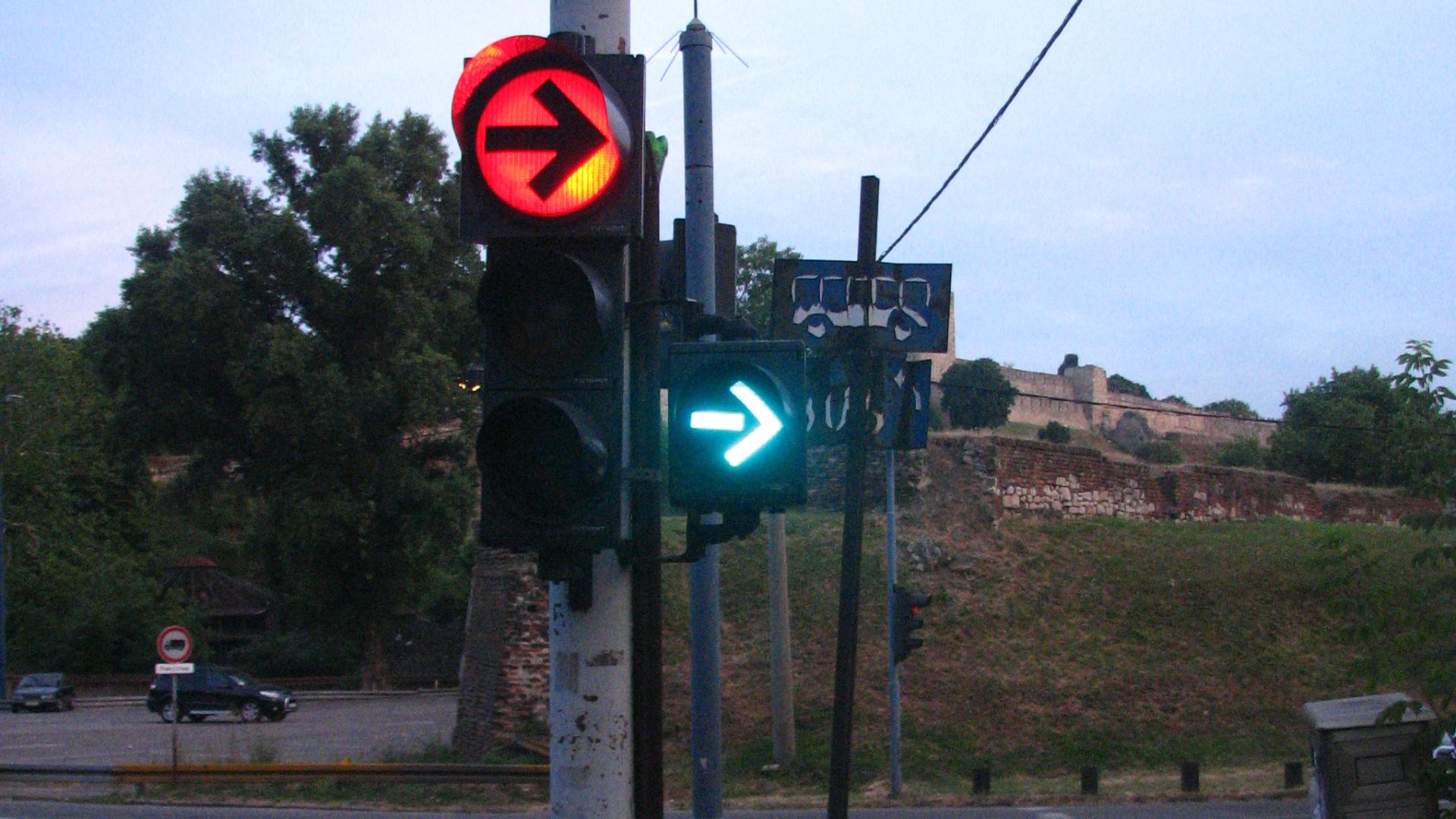 File:Right turn on red Belgrade, Serbia.JPG