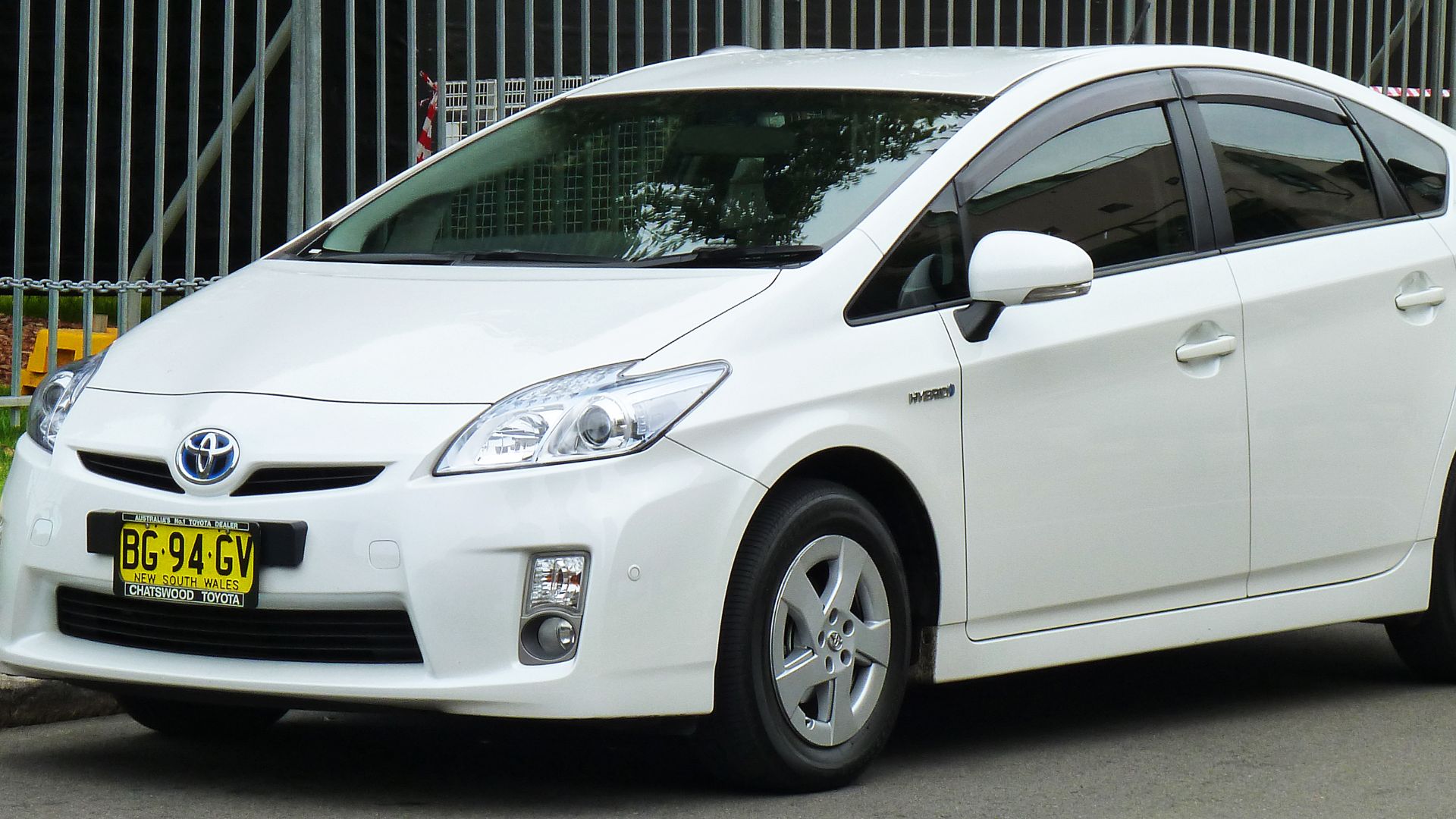 File:2009 Toyota Prius (ZVW30R) liftback (2011-12-06) 01.jpg