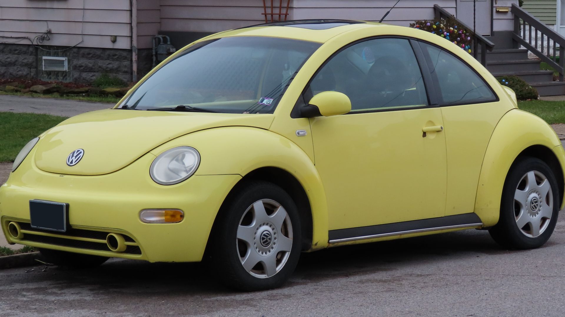 File:2001 Volkswagen New Beetle GLS 2.0, front left, 03-24-2023.jpg