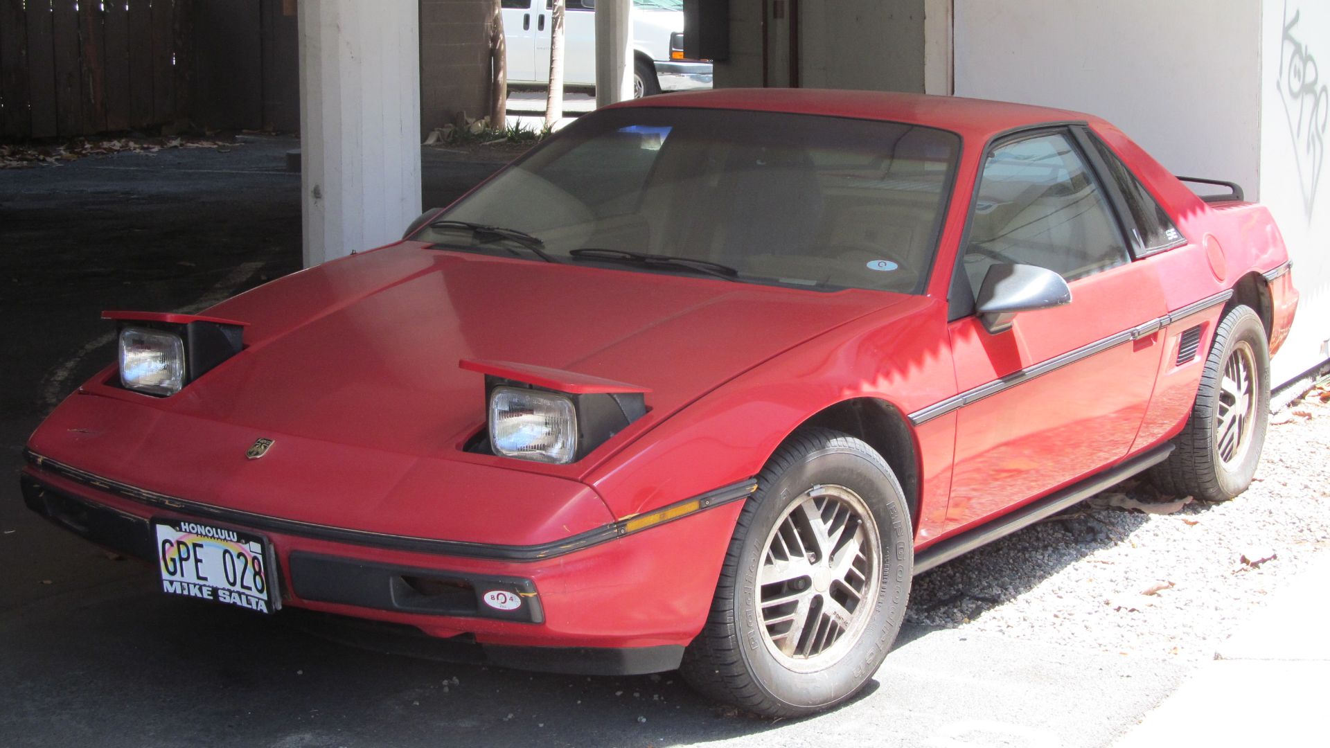 File:1984 Pontiac Fiero SE (32882138726).jpg