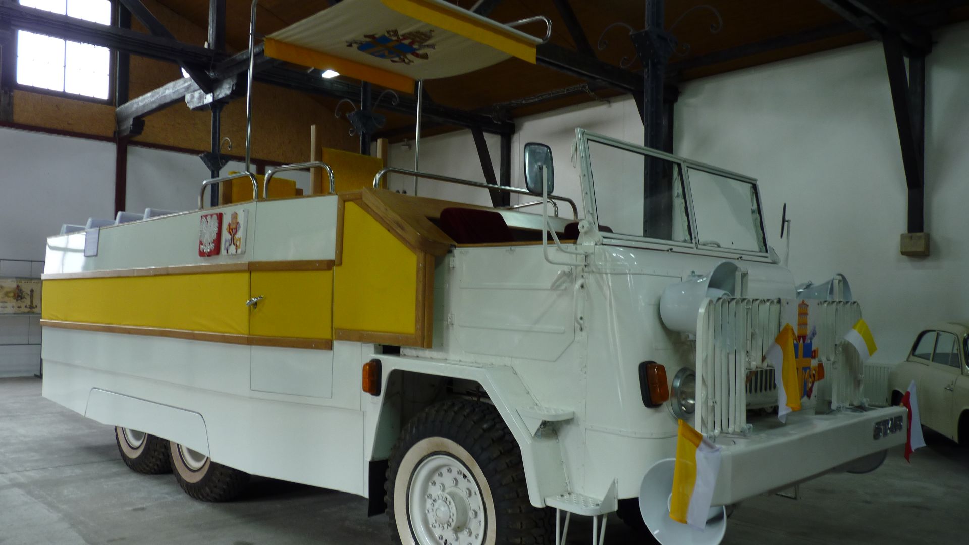 File:Star 660M2 Popemobile at the Muzeum Inżynierii Miejskiej in Kraków (3).JPG