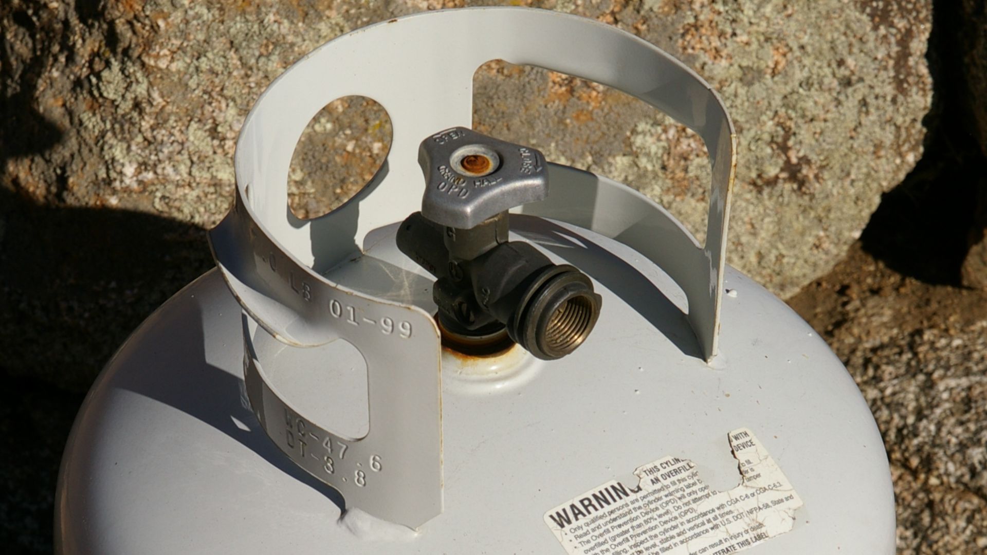 File:Propane tank 20lb.jpg