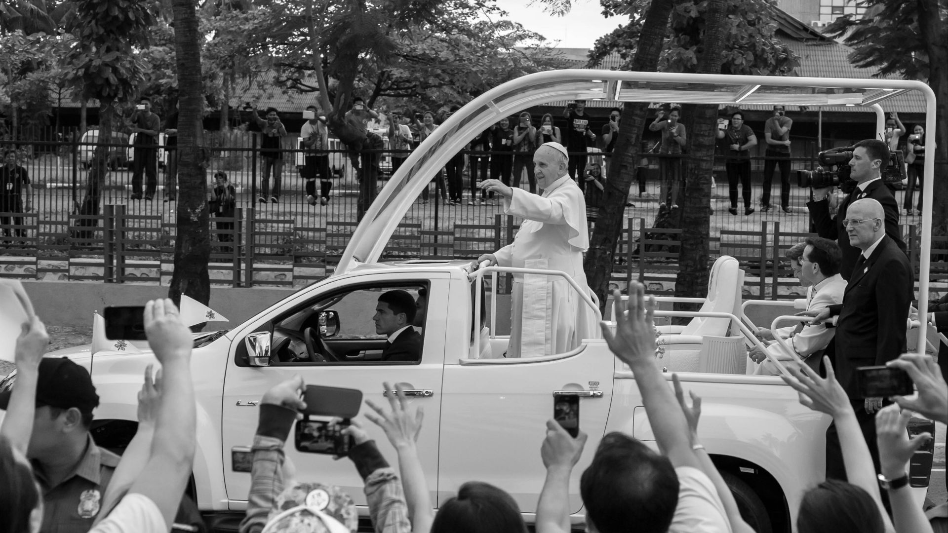 File:Pope Francis in Popemobile in Philippines 2015.jpg