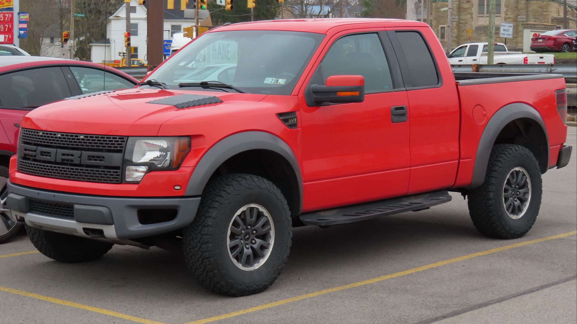 File:2010 Ford F-150 SVT Raptor SuperCab, front left, 04-04-2023.jpg