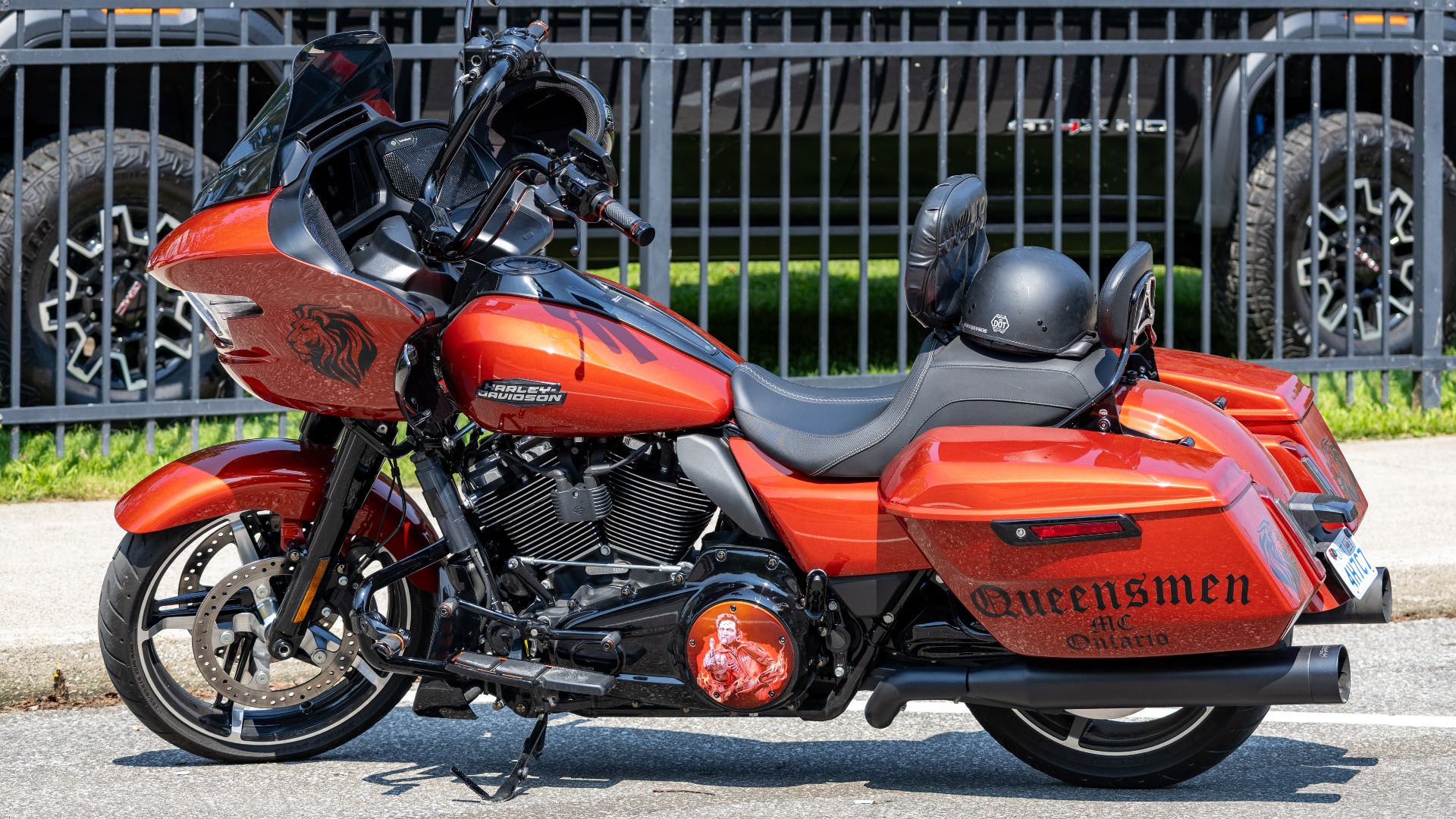 File:Harley-Davidson Road Glide parked at Hogs for Hospice, Leamington, Ontario, 2025-08-02 05.jpg