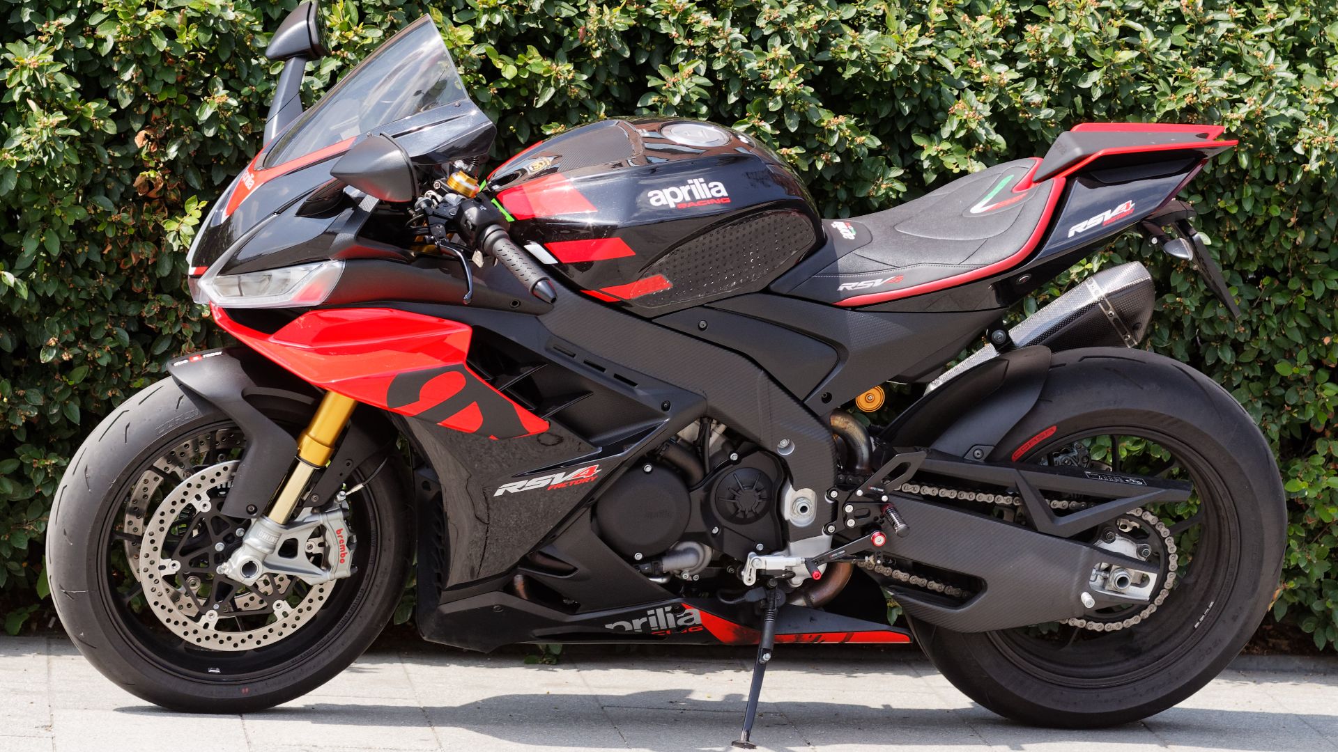 File:Moscow, Aprilia RSV4, June 2025 01.jpg