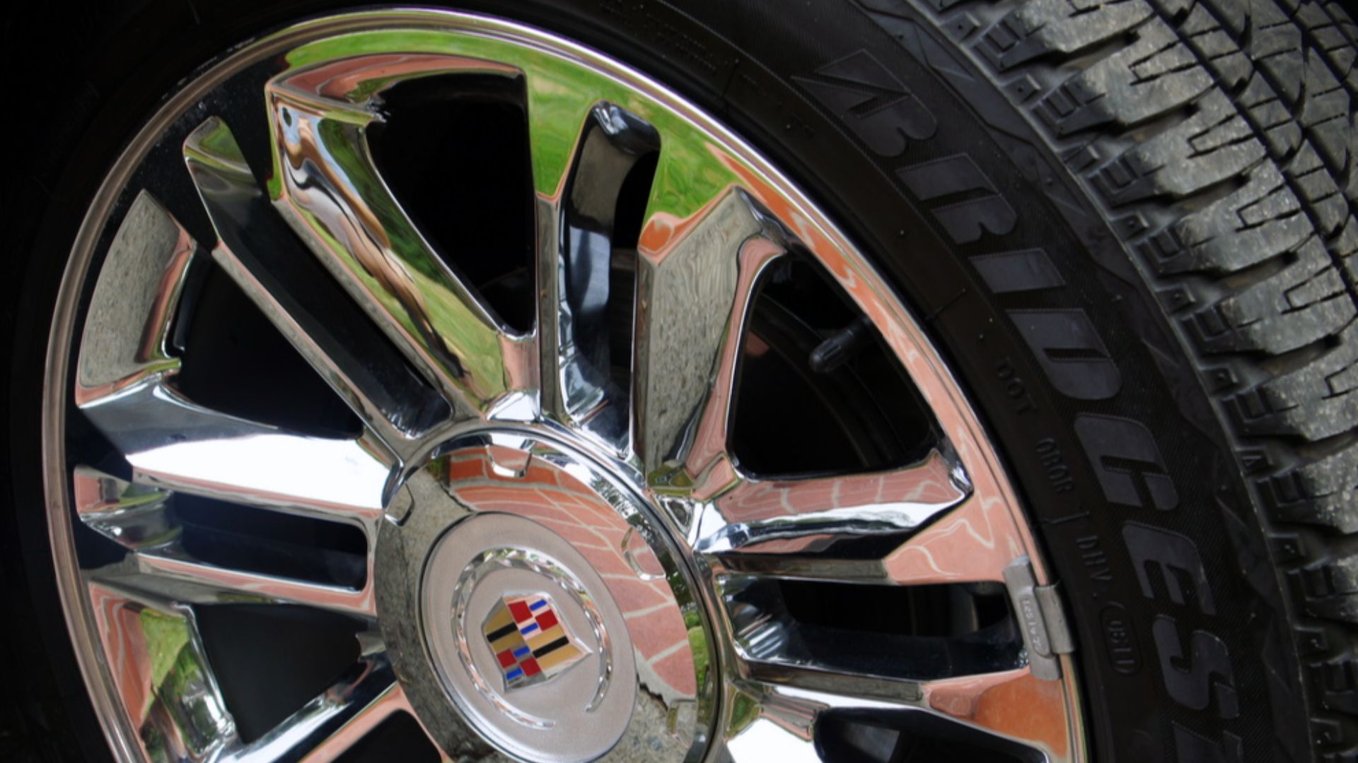 File:Chrome Wheels of Cadillac Escalade (6035935960).jpg