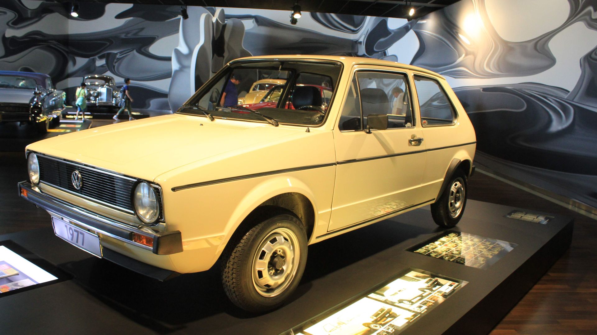 File:Volkswagen Golf 1-2.jpg