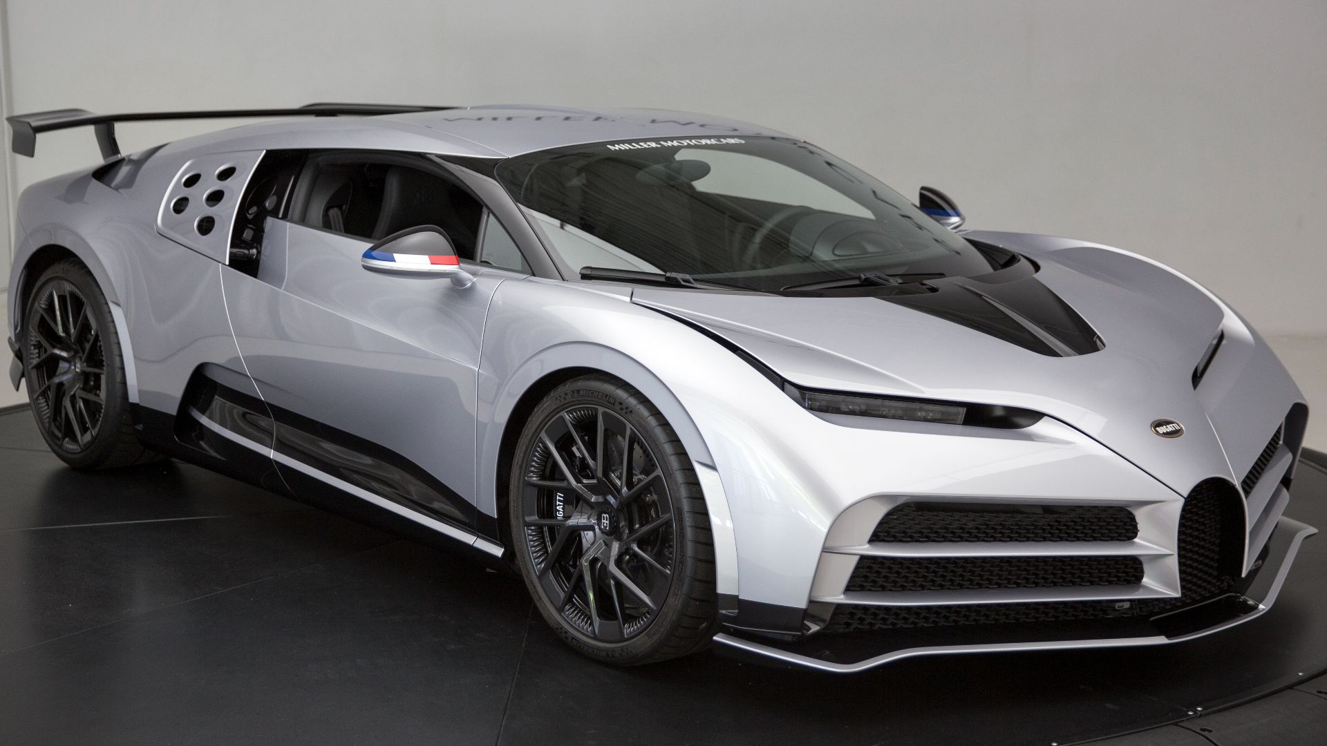 File:2022 Bugatti Centodieci in Grigio Chiaro, front right2.jpg