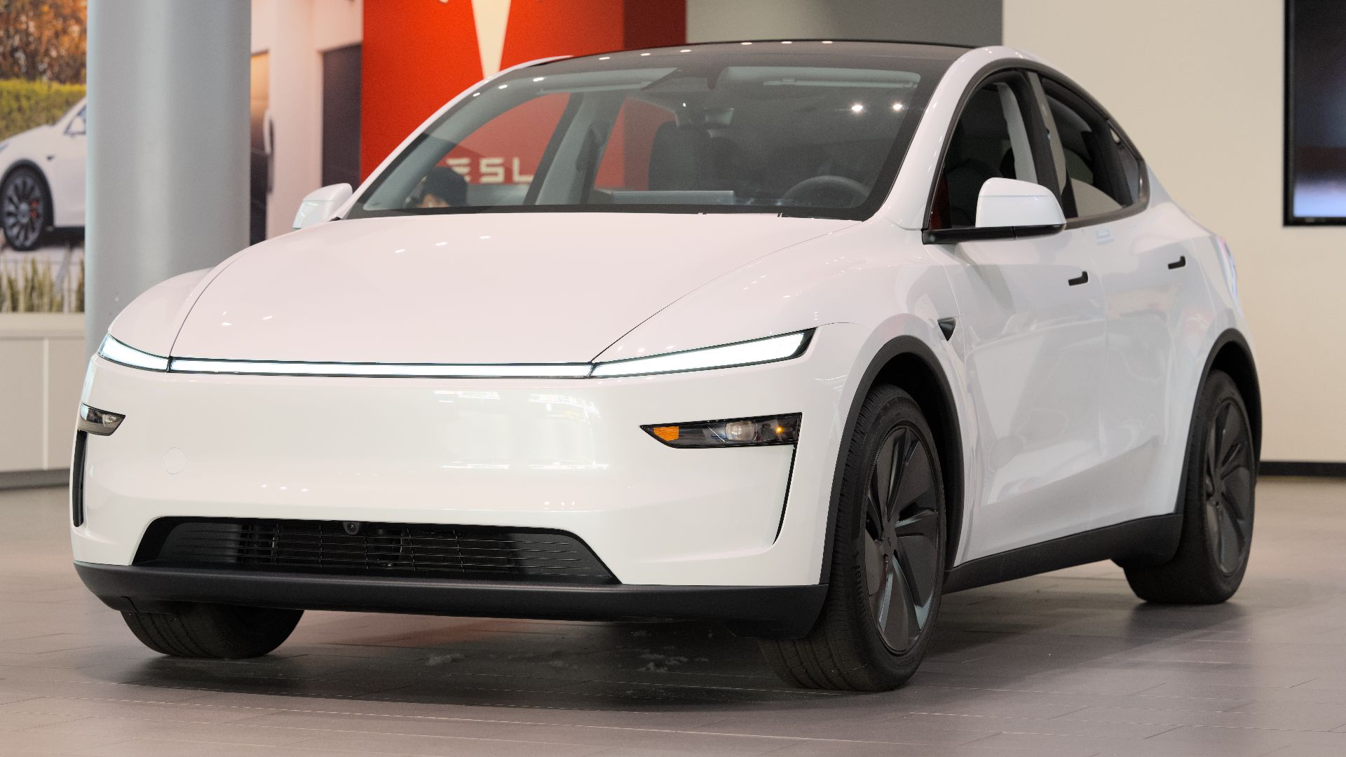 File:Tesla Model Y 2025 at Santana Row dllu 02.jpg