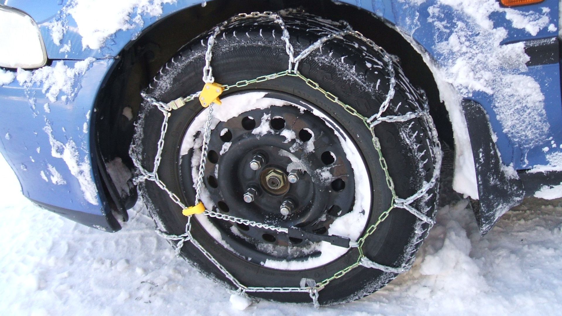 File:Snow Chain Honda.jpg