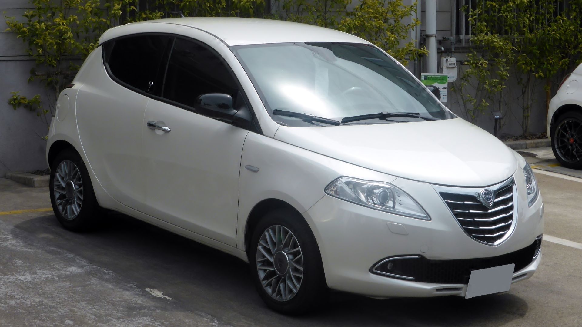 File:3rd generation Lancia Ypsilon front.JPG