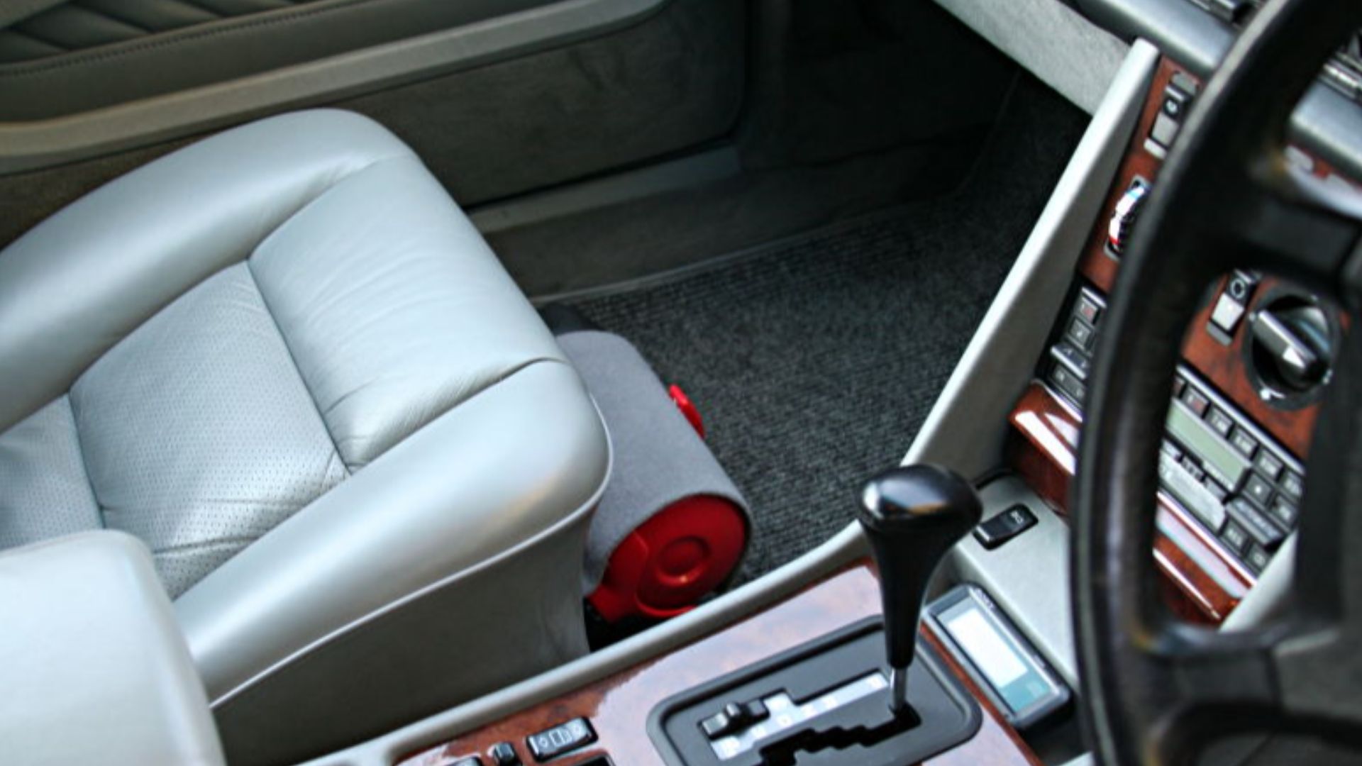 File:Fire extinguisher in car.jpg