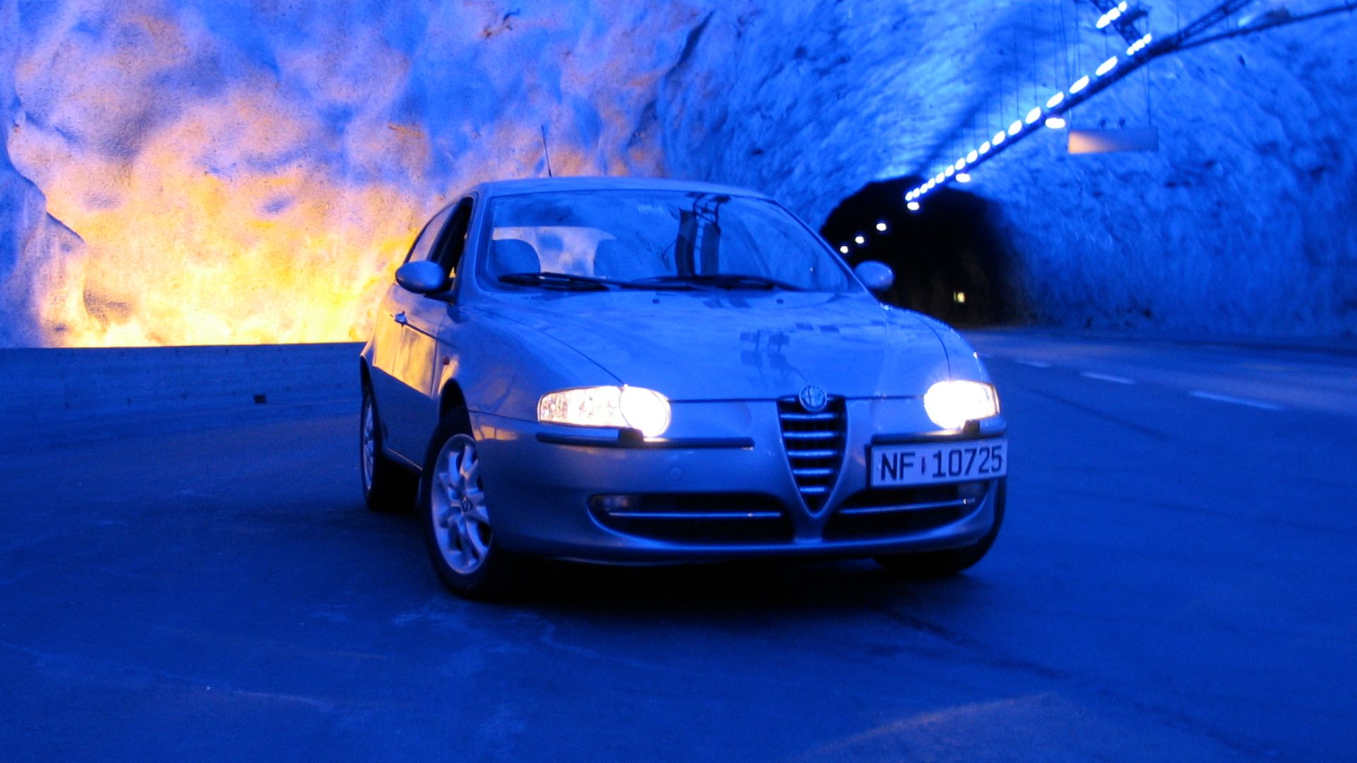 File:Alfa Romeo 147 tunnel.JPG