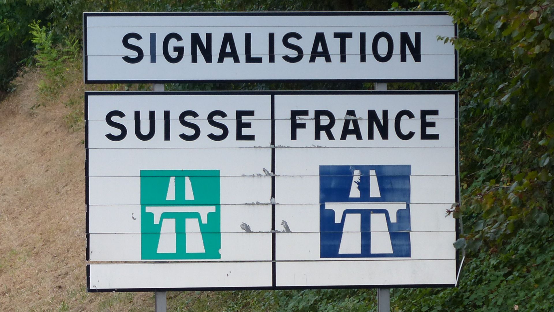File:A411 panneaux A15b M2 signalisation Suisse France.jpg