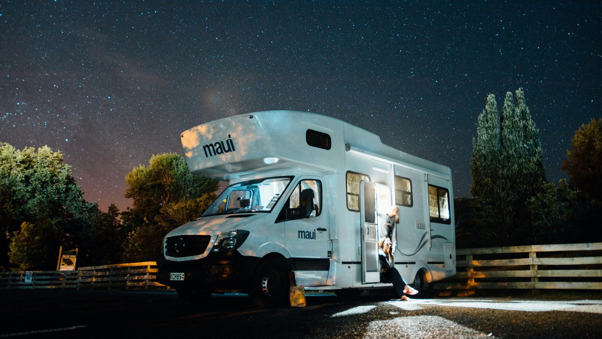 white Maul type-C motorhome