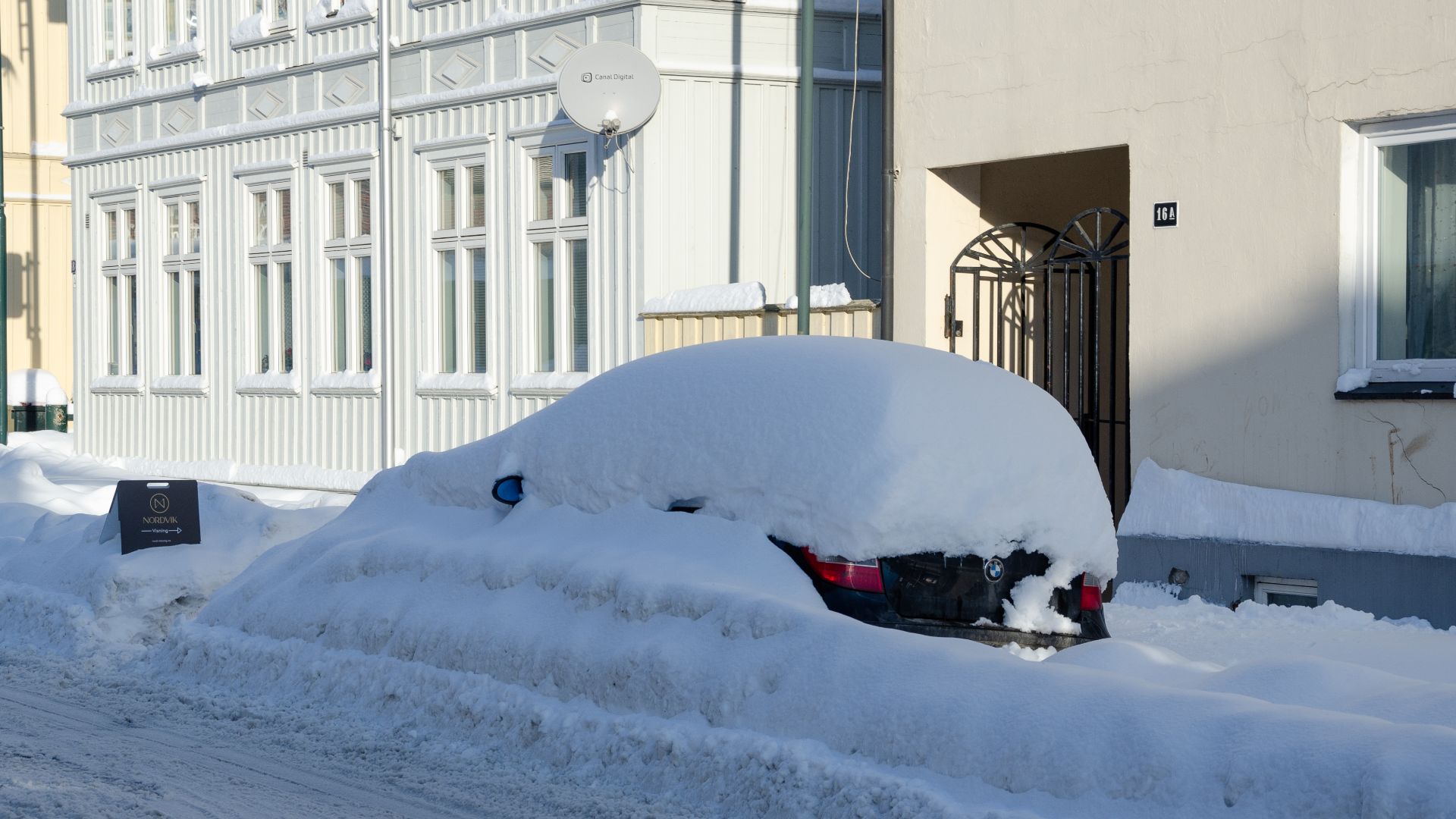 File:Snowed-down car in Drammen 02.19 (1).jpg