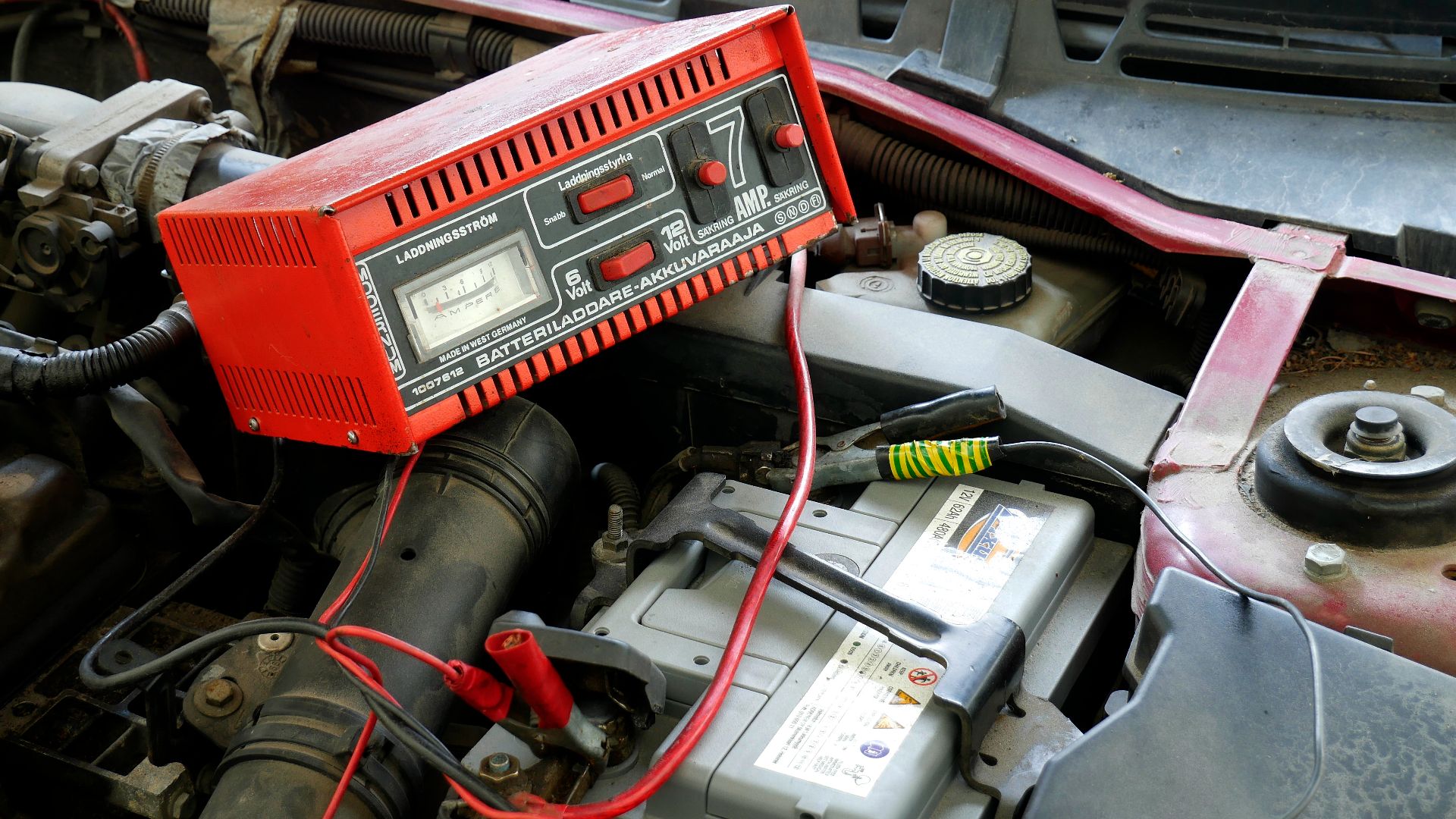 File:Car battery charging 20180405.jpg
