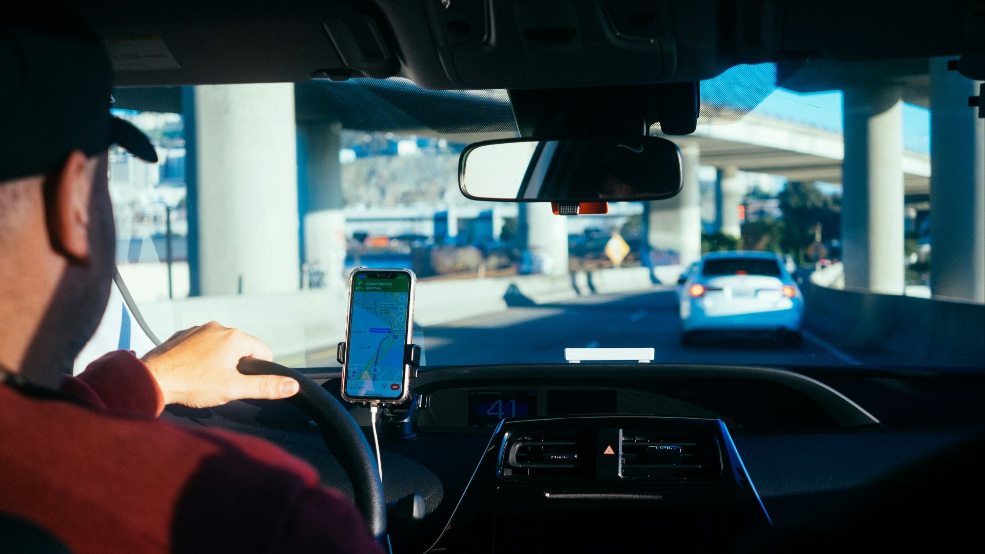 person holding iphone 6 inside car
