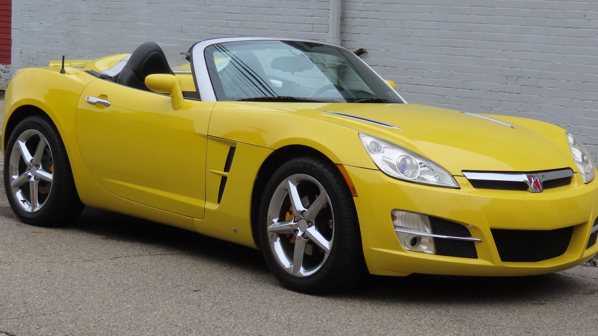 File:2007 Saturn Sky, front right, 09-09-2023.jpg