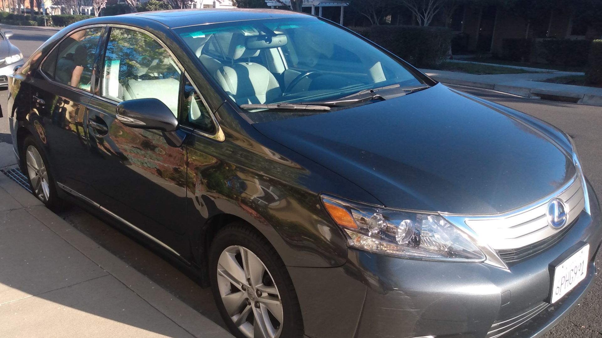 File:2010 Lexus HS 250h.jpg