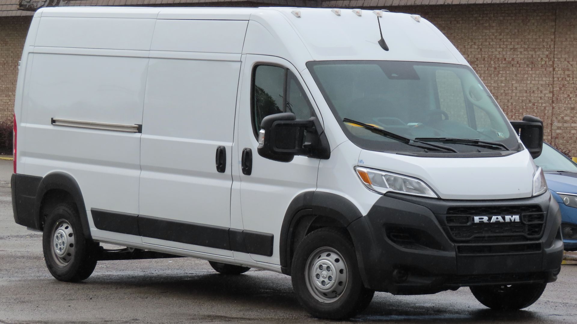 File:2023 Ram ProMaster 2500 cargo van high roof 159-inch wheelbase, front right, 09-24-2023.jpg