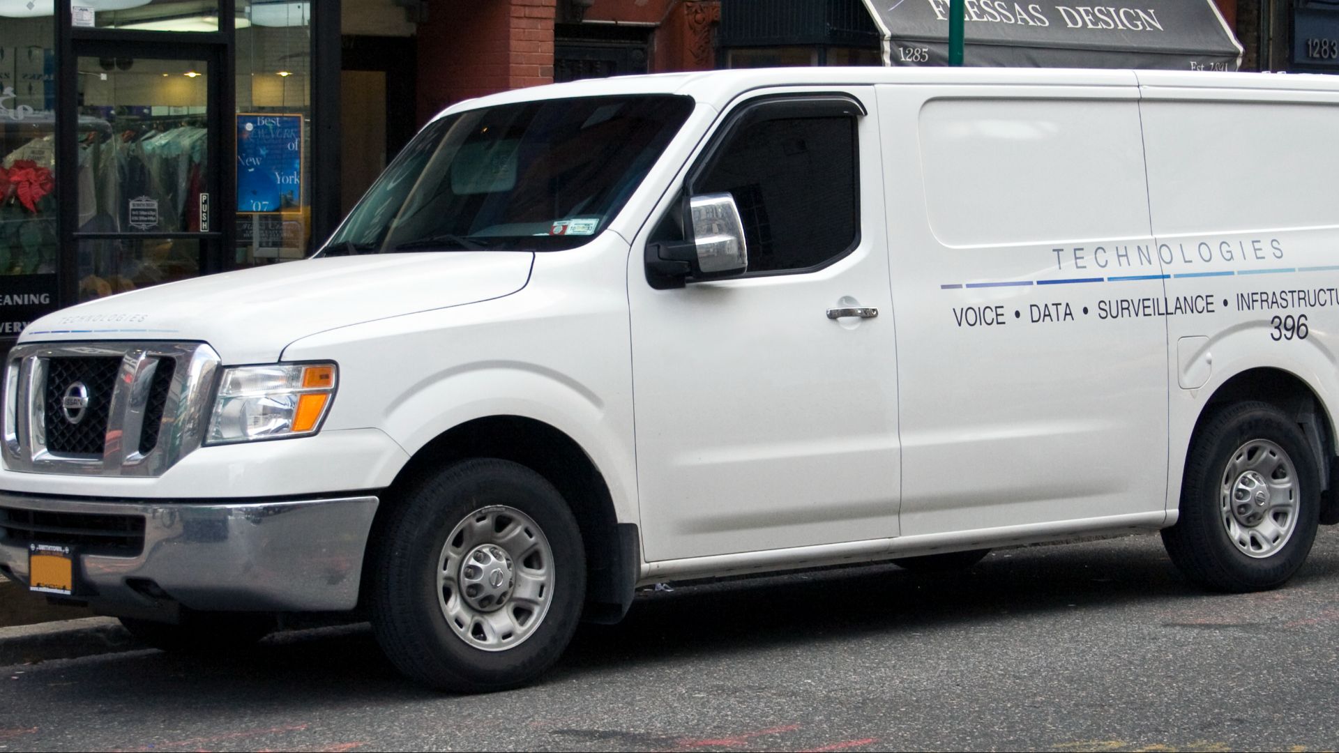 File:2012 Nissan NV2500 HD.jpg