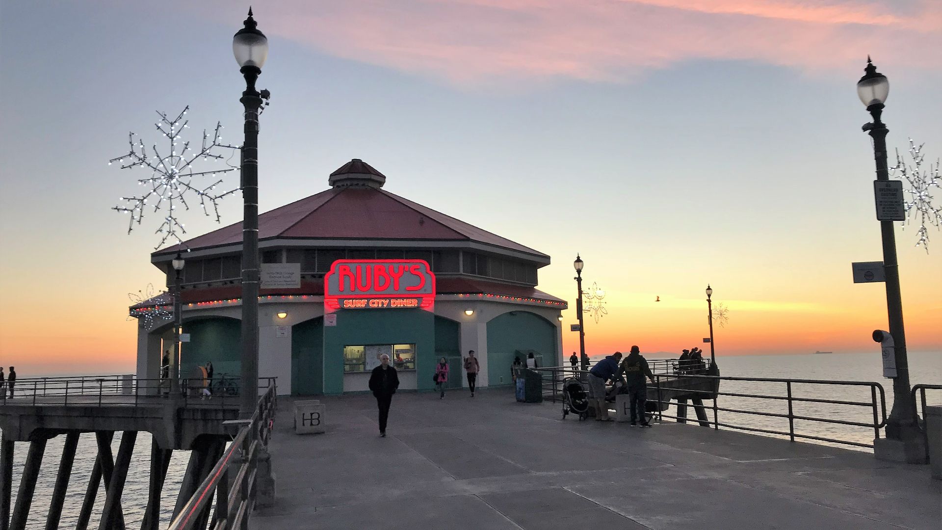 File:Ruby's Diner Huntington Beach at sunset.jpg