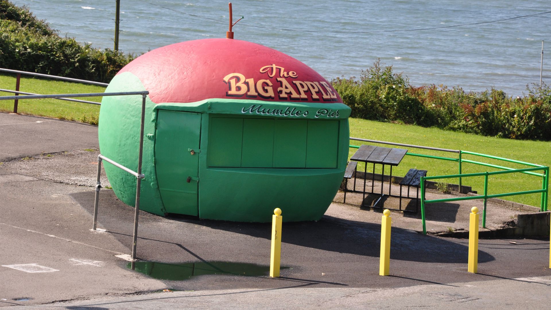 File:The restored Big Apple - Mumbles (geograph 1974822).jpg