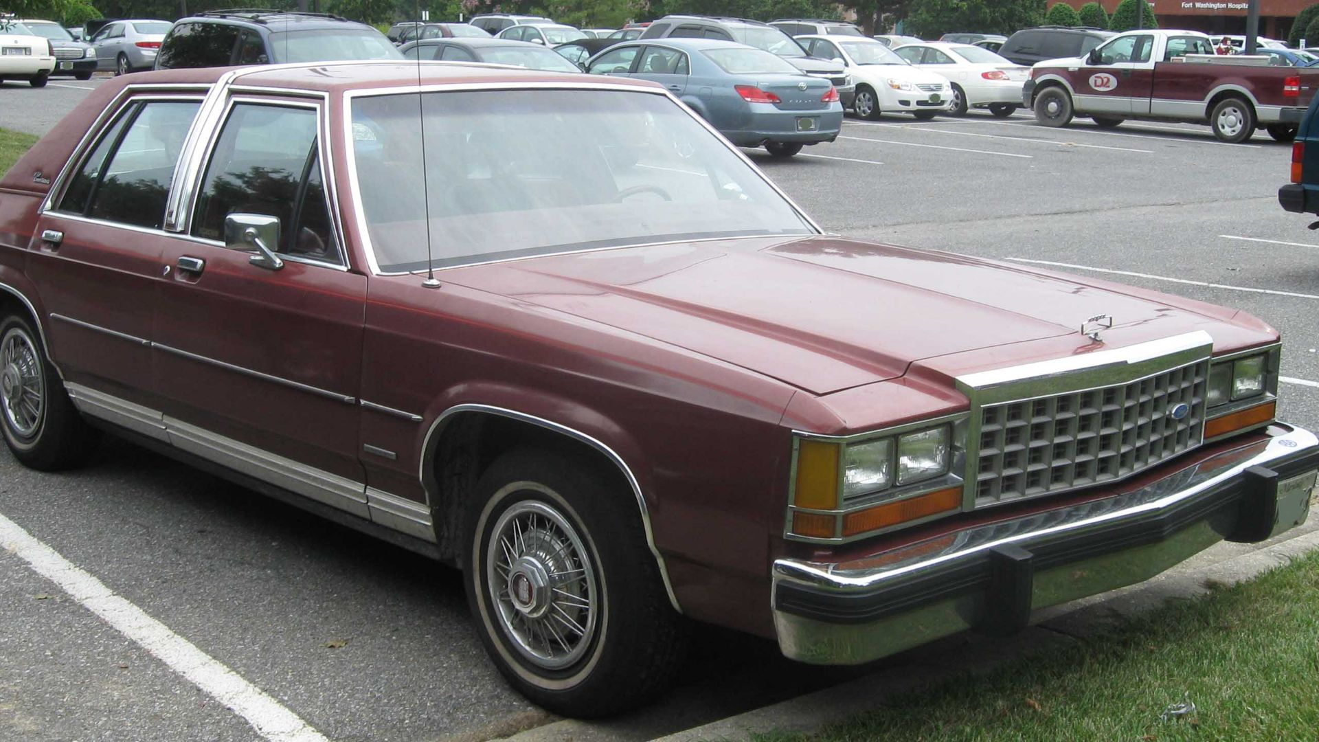 File:Ford LTD Crown Victoria sedan 2.jpg