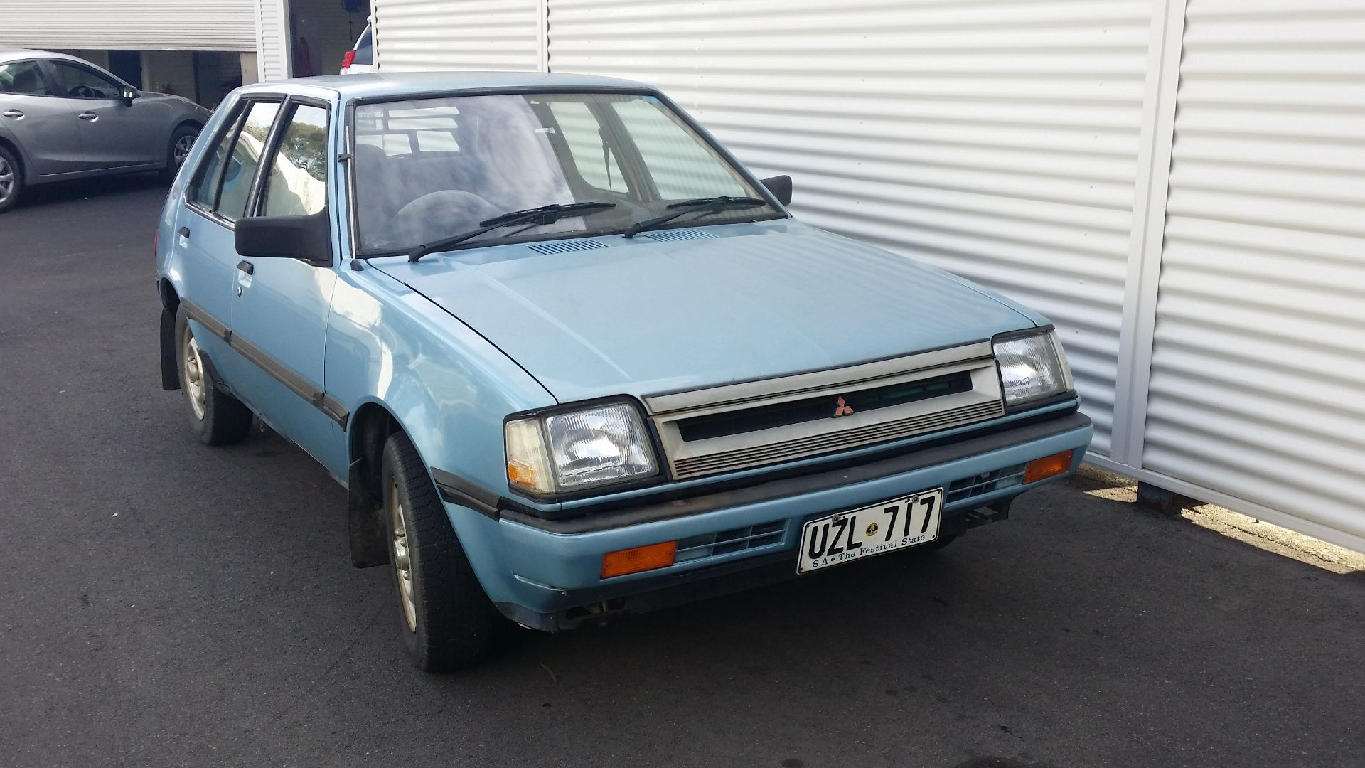 File:1989 Mitsubishi Colt (RE) XL 5-door hatchback (14855140502).jpg