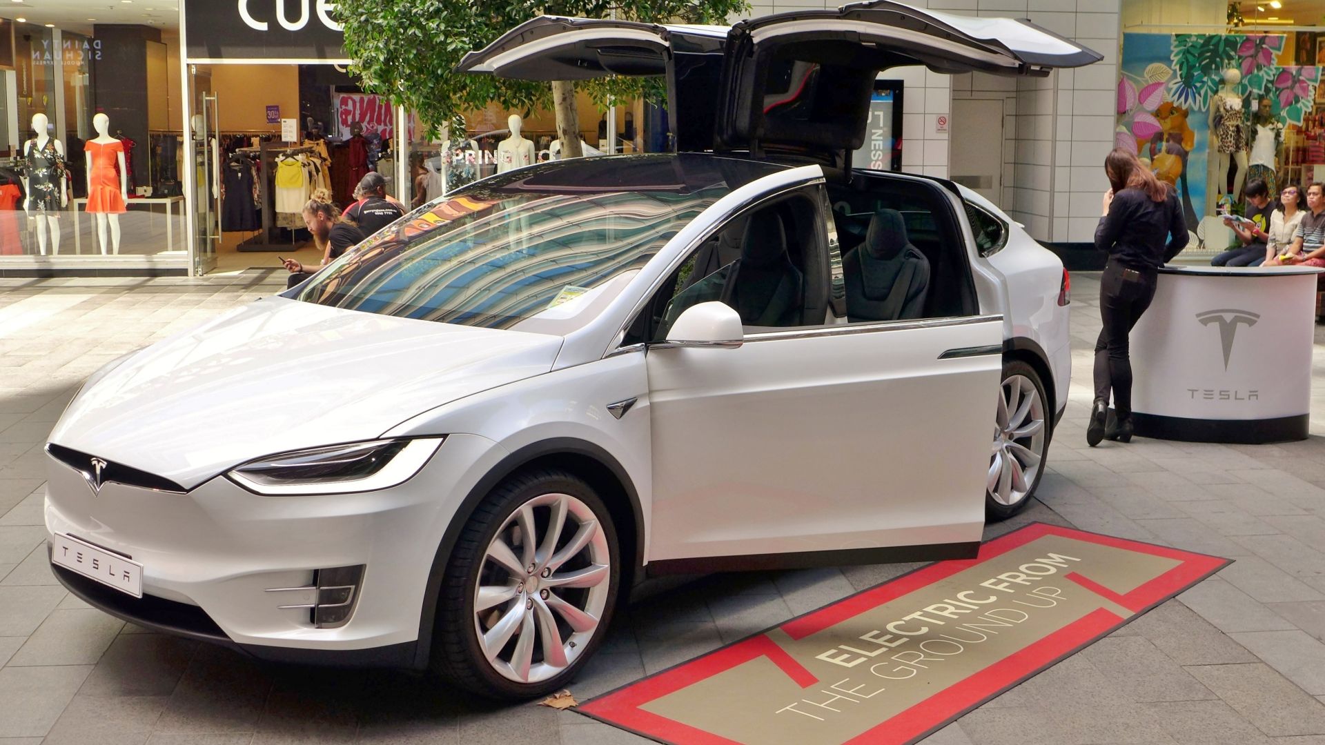 File:Tesla Model X, World Square, 2017 (01).jpg