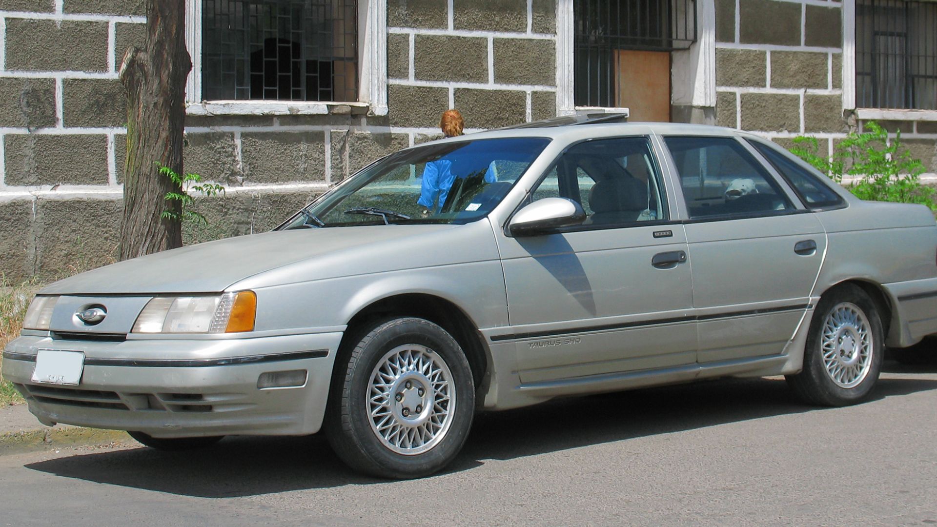 File:Ford Taurus SHO 1989 (8873735428).jpg