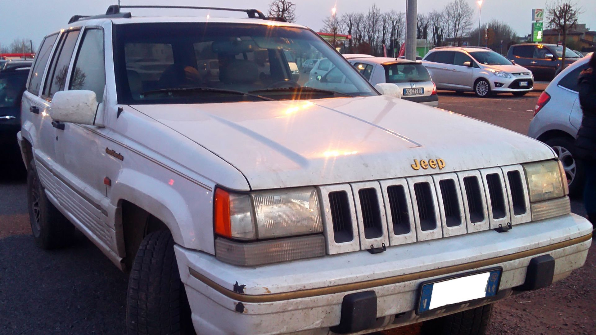 File:1992-1998 Jeep Grand Cherokee ZJ.jpg