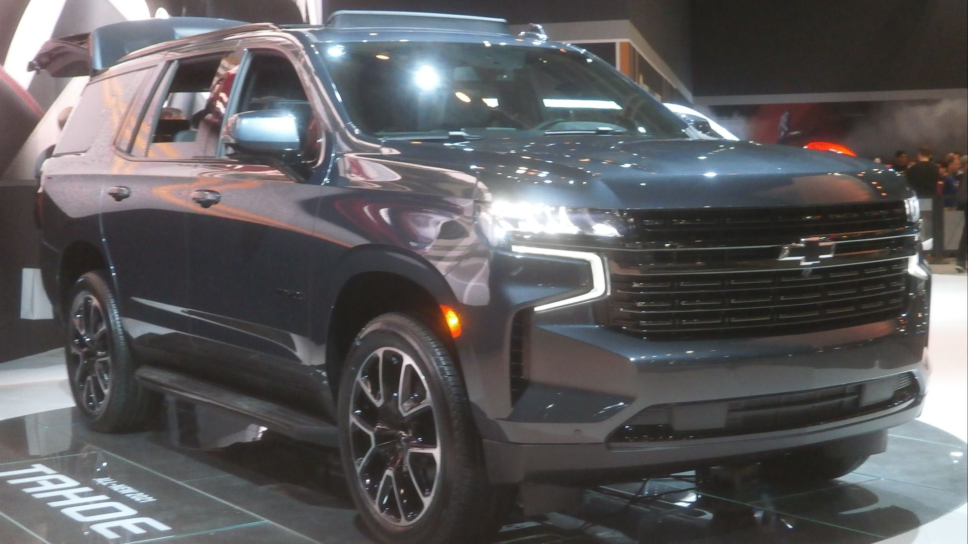 File:2021 Chevrolet Tahoe at the 2020 Canadian International Auto Show.jpg
