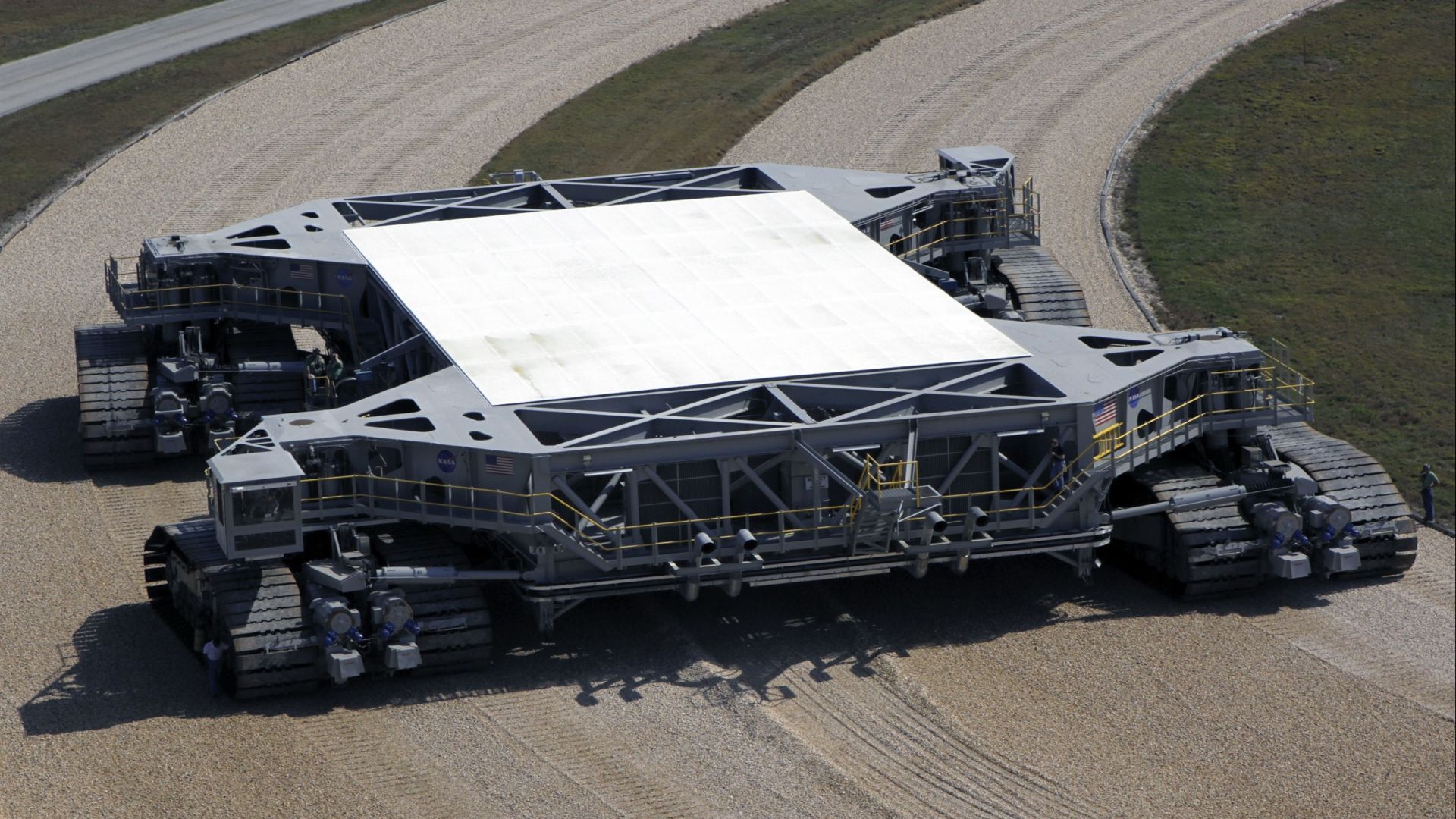 File:Crawler-transporter 2 moves to CT Park Site West (KSC-2013-1509).jpg