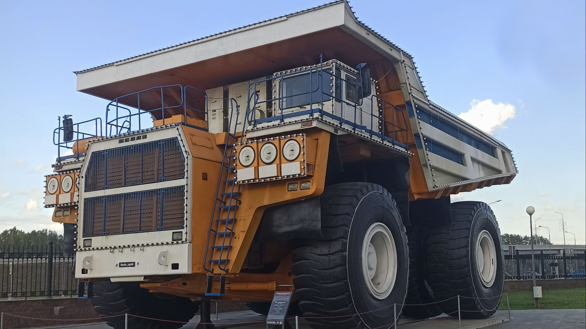 File:БелАЗ-75600 (музей УГМК).jpg