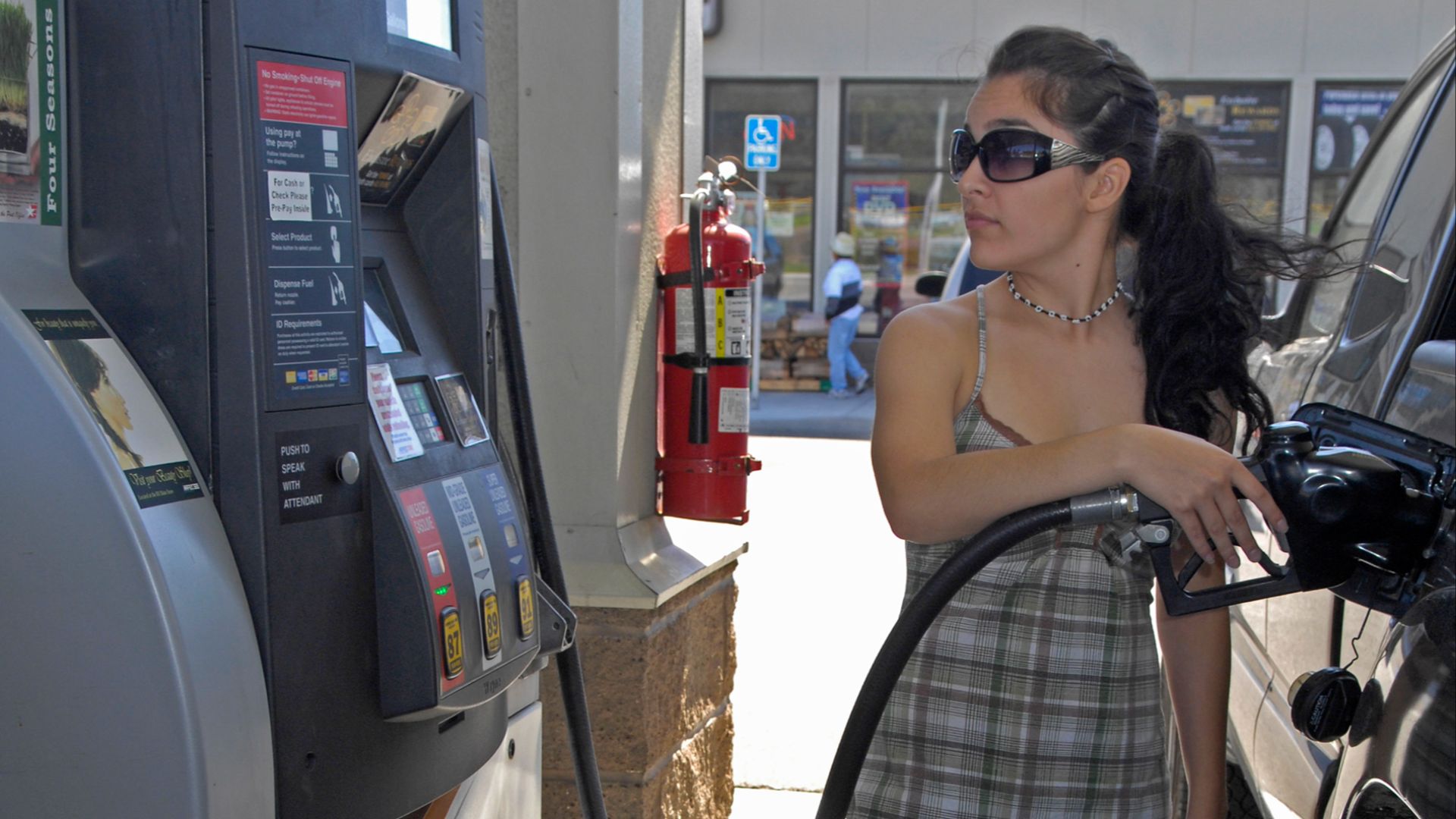 File:Pumping gas.jpg
