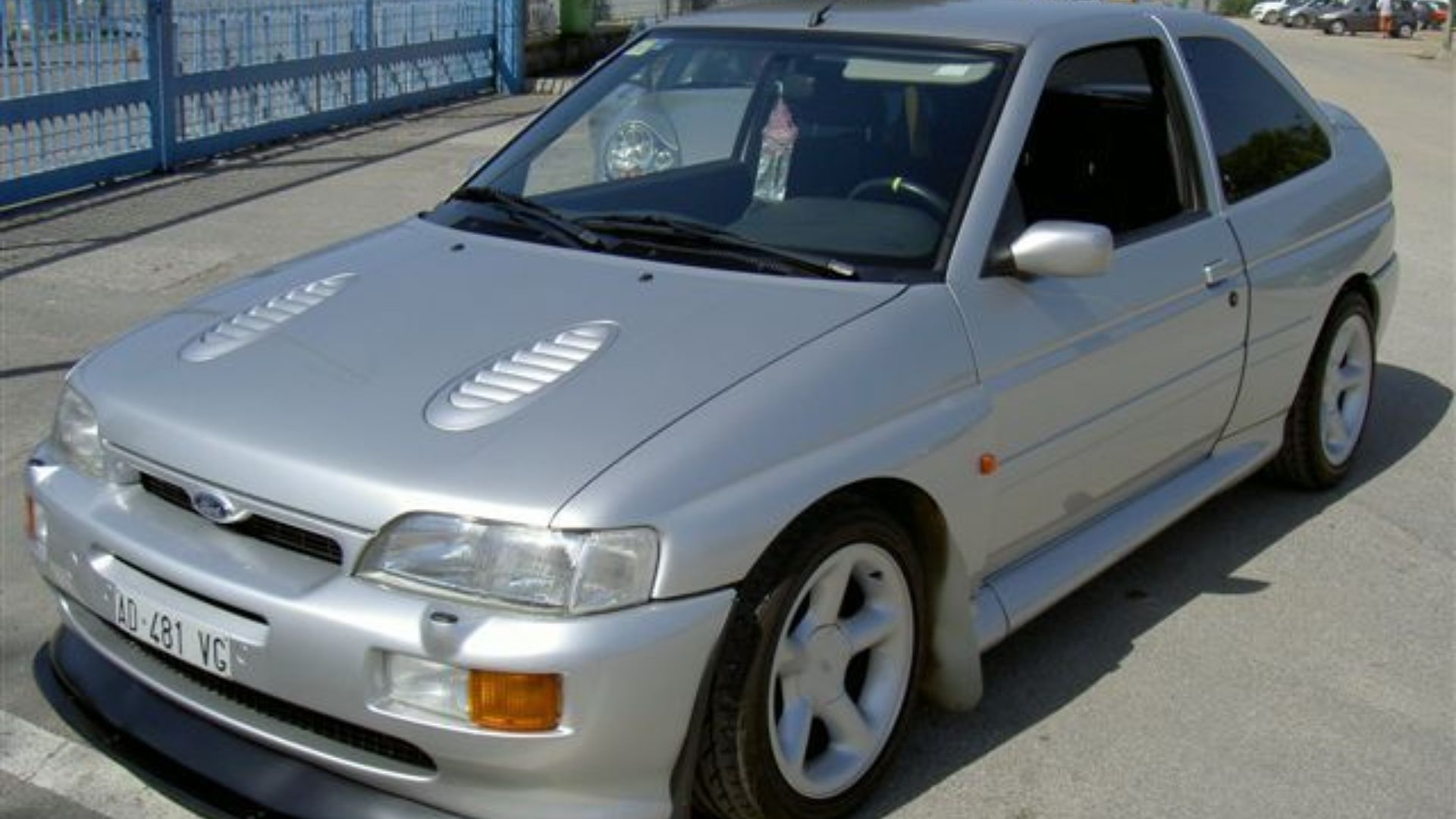 File:Ford Escort RS Cosworth silver.jpg