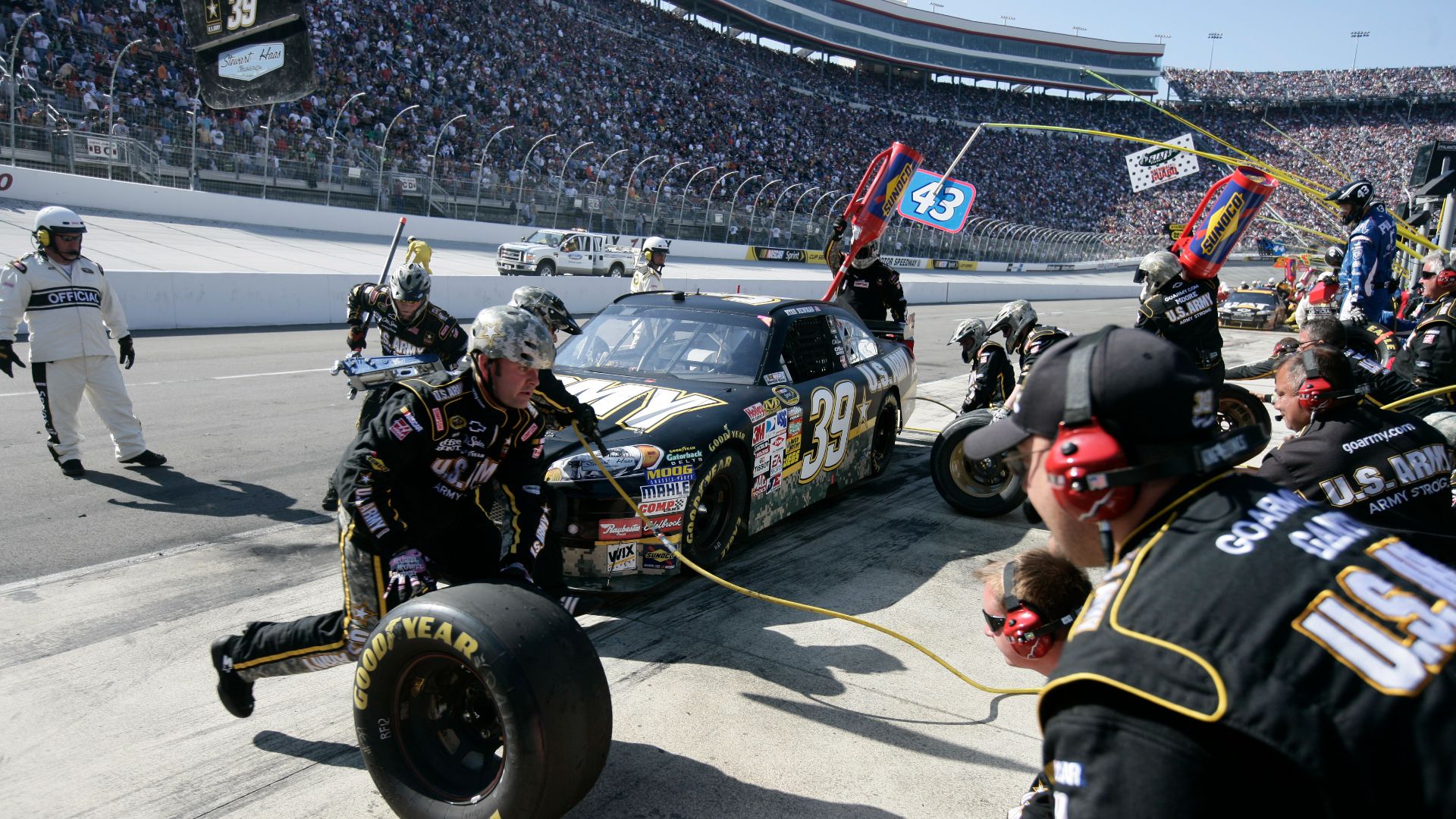 File:Bristol Motor Speedway - Food City 500 in 2009 - Ryan Newman 39.jpg
