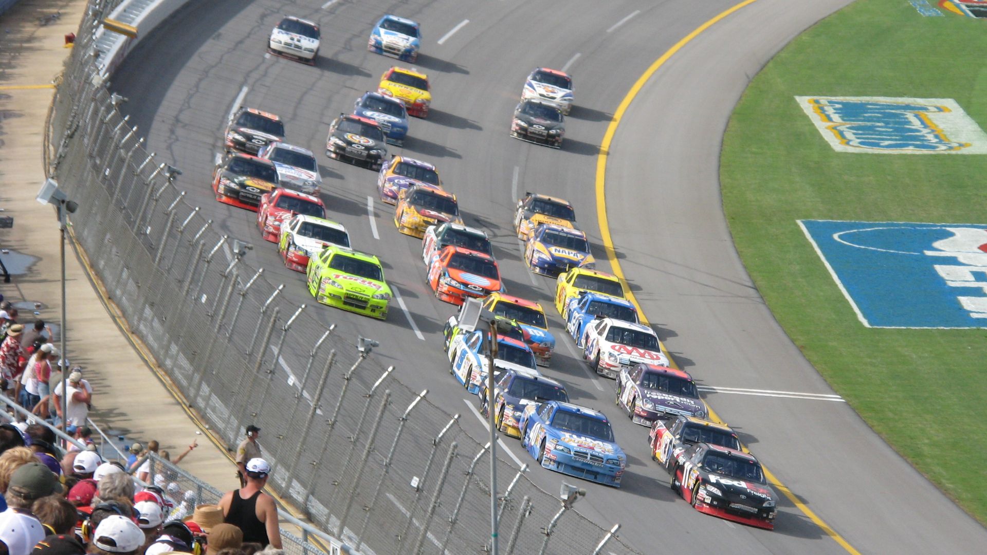 File:Through the tri-oval.jpg