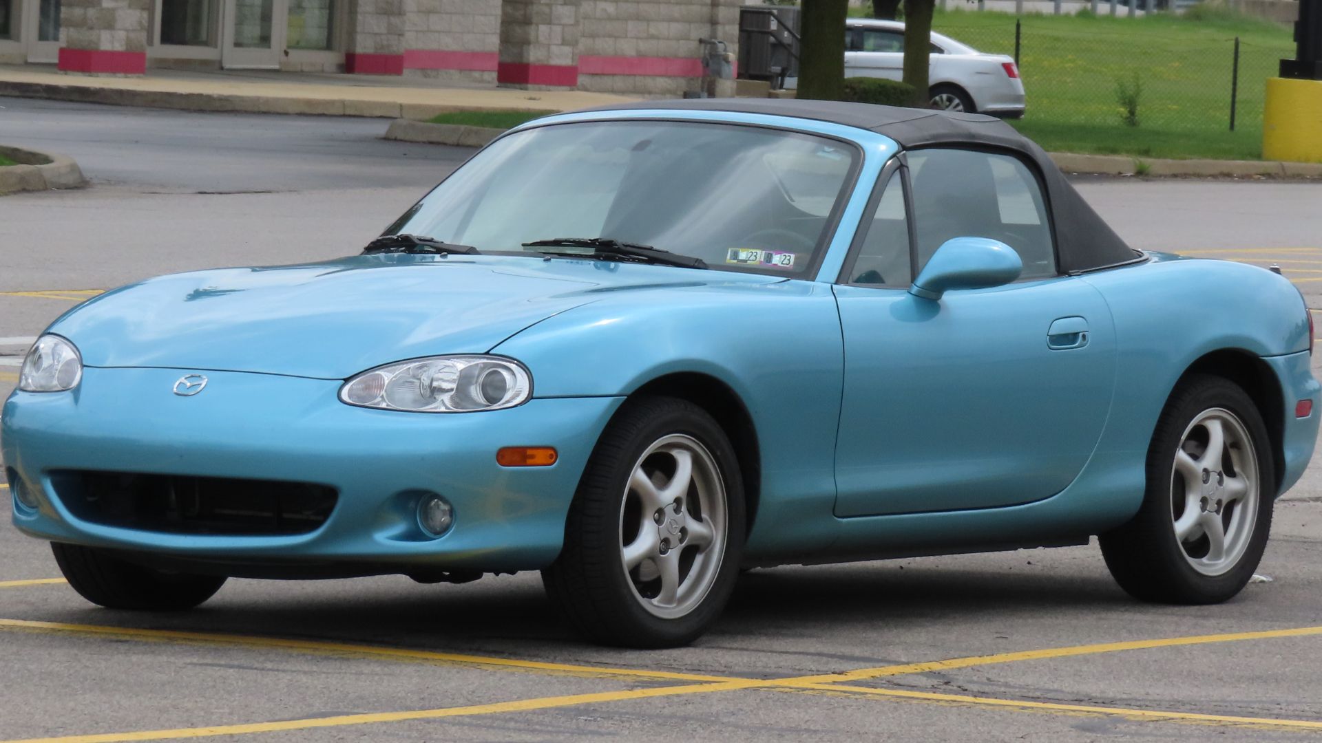 File:2001 Mazda MX-5 Miata, front left, 07-09-2023.jpg