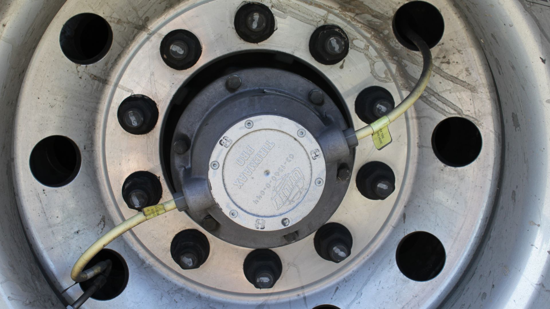 File:Tire pressure monitoring system 06.jpg