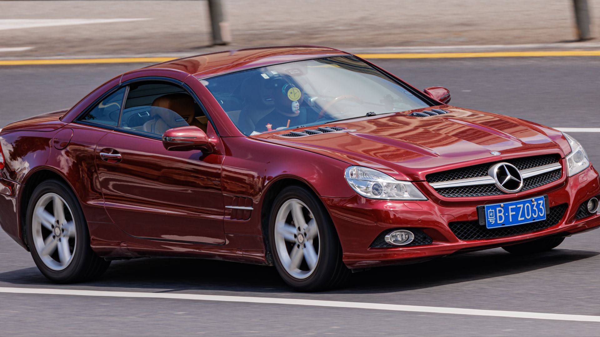 File:Mercedes-Benz SL-Class (R230), China.jpg