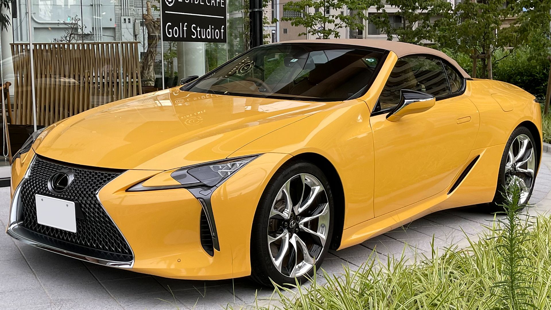 File:Lexus LC 500 Convertible (5BA-URZ100-AKUBH) front.jpg