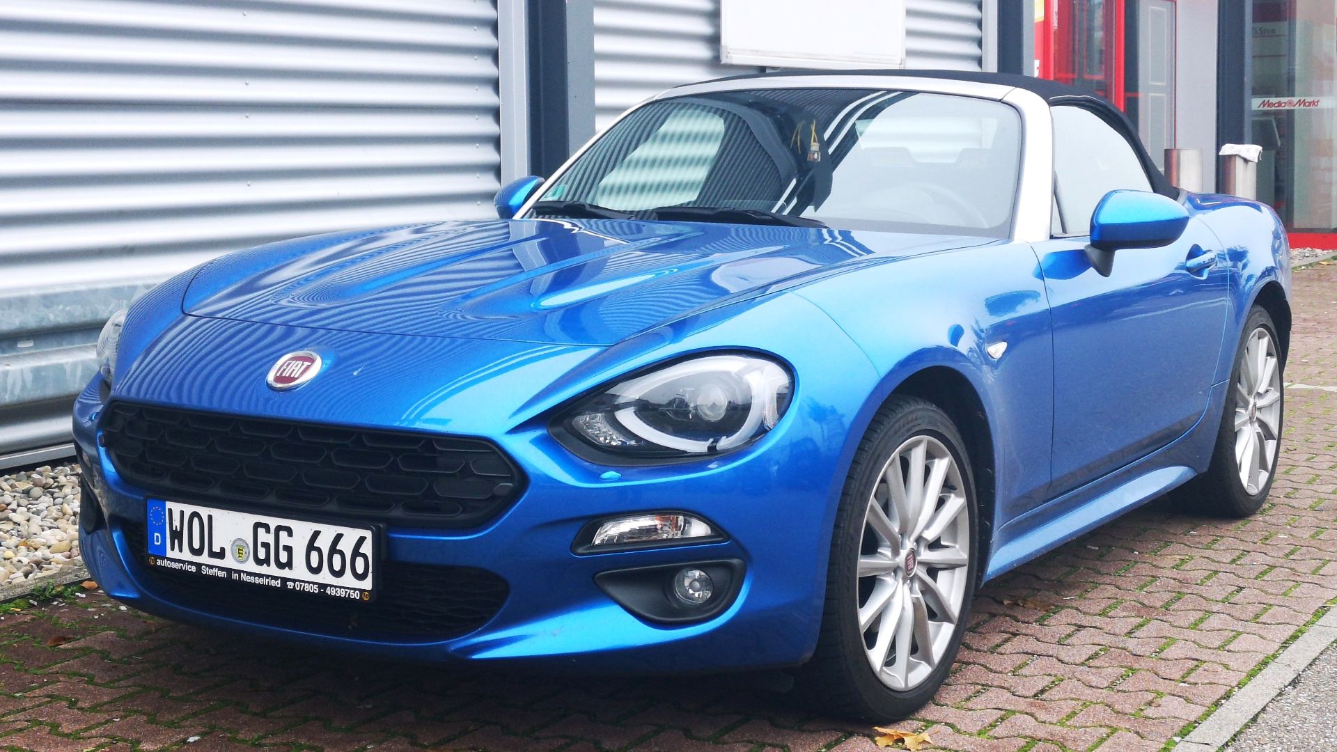 File:Fiat 124 Spider (50392415533).jpg