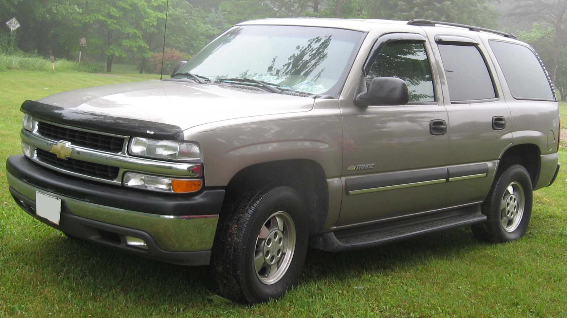 File:00-06 Chevrolet Tahoe.jpg