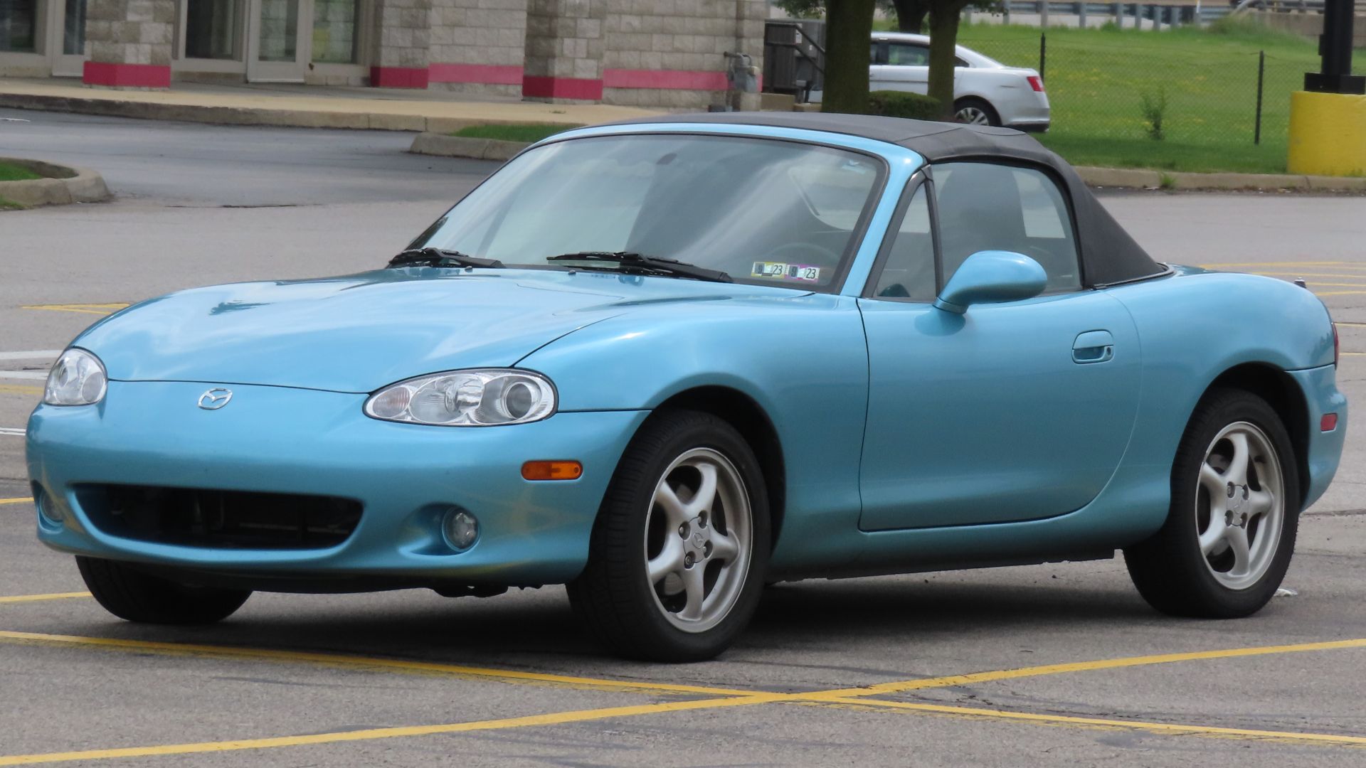 File:2001 Mazda MX-5 Miata, front left, 07-09-2023.jpg