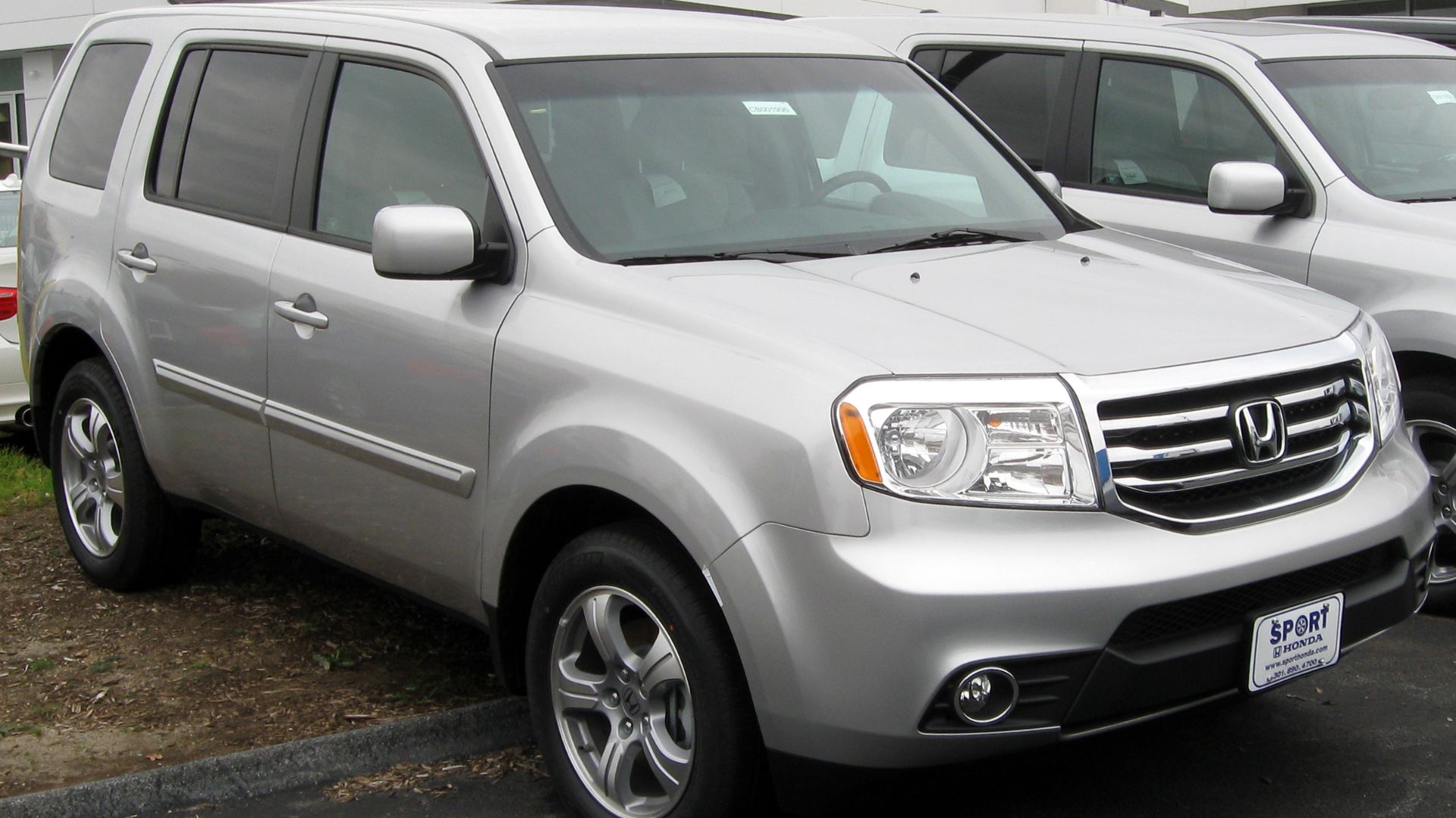 File:2012 Honda Pilot -- 11-10-2011.jpg